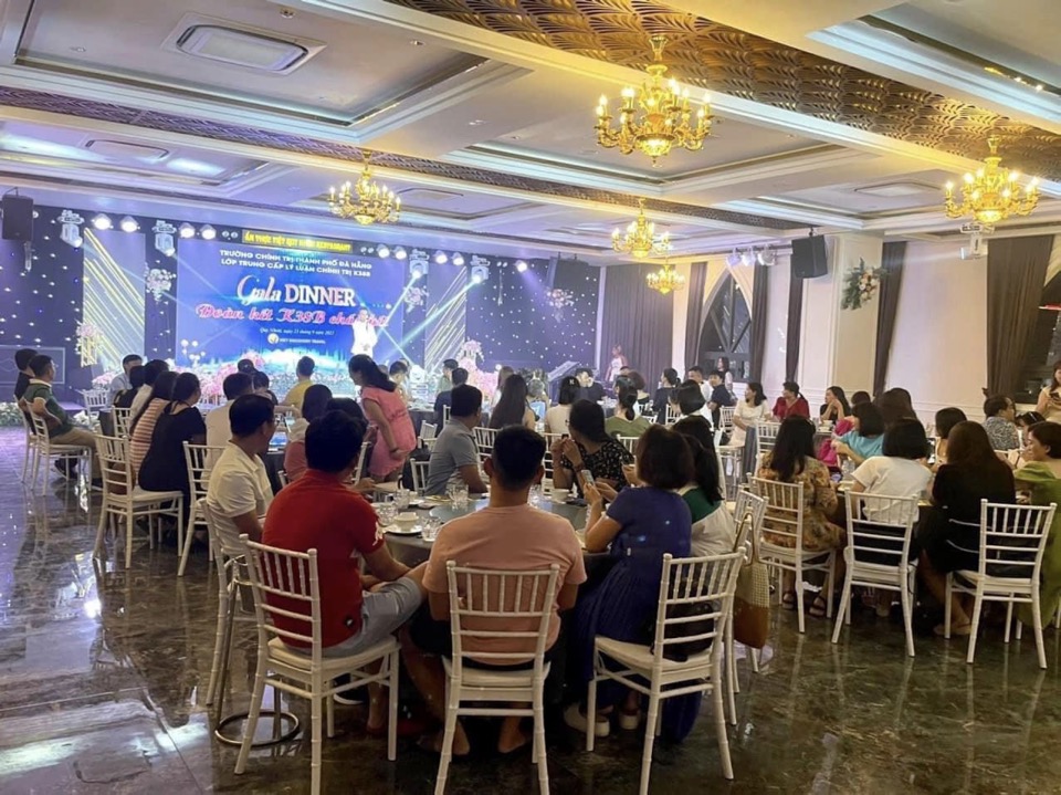 Phòng tiệc 120 khách tại nhà hàng Ẩm Thực Việt Quy Nhơn