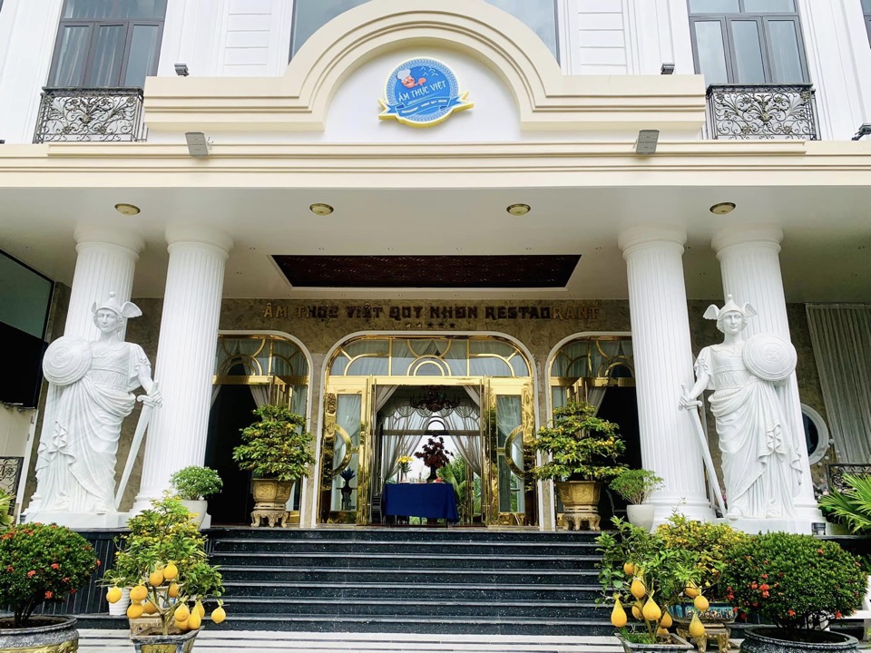 Sảnh ngoài nhà hàng Ẩm Thực Việt Quy Nhơn