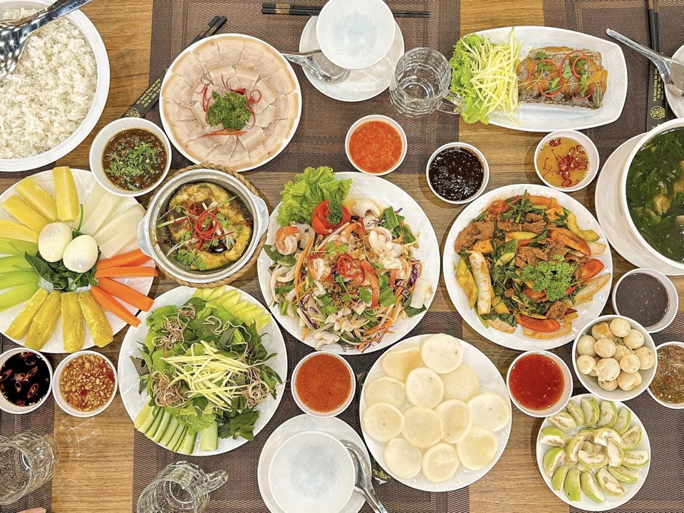 Thực đơn cơm gia đình tại nhà hàng Mr Mộc Quy Nhơn